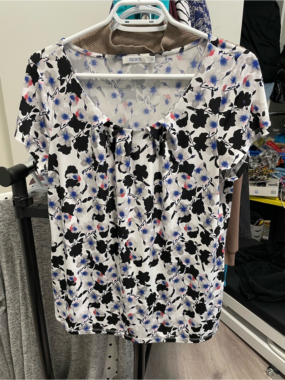 Ricki's White Floral Short-Sleeve Top with Black and Blue Accents